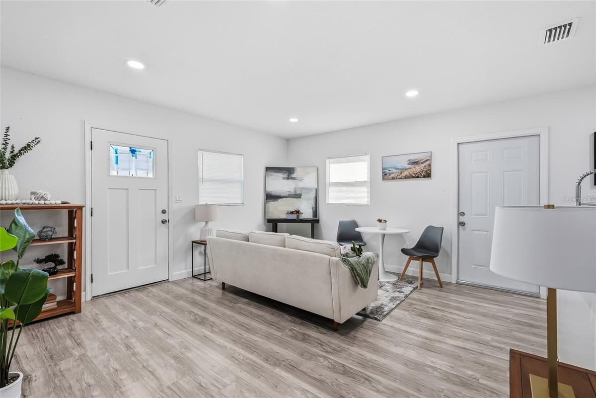 1313 SITKA STREET — photo 8 of 25