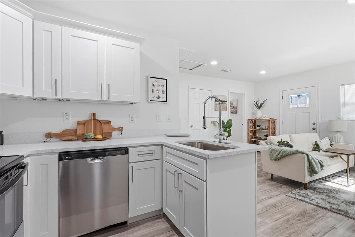 1313 SITKA STREET — photo 15 of 25