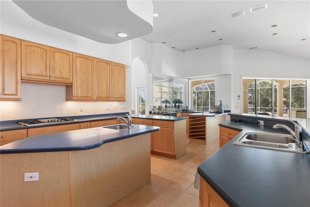 1 CAPRI COURT — photo 18 of 86