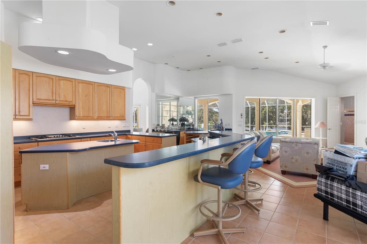 1 CAPRI COURT — photo 17 of 86