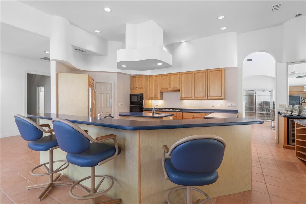 1 CAPRI COURT — photo 15 of 86