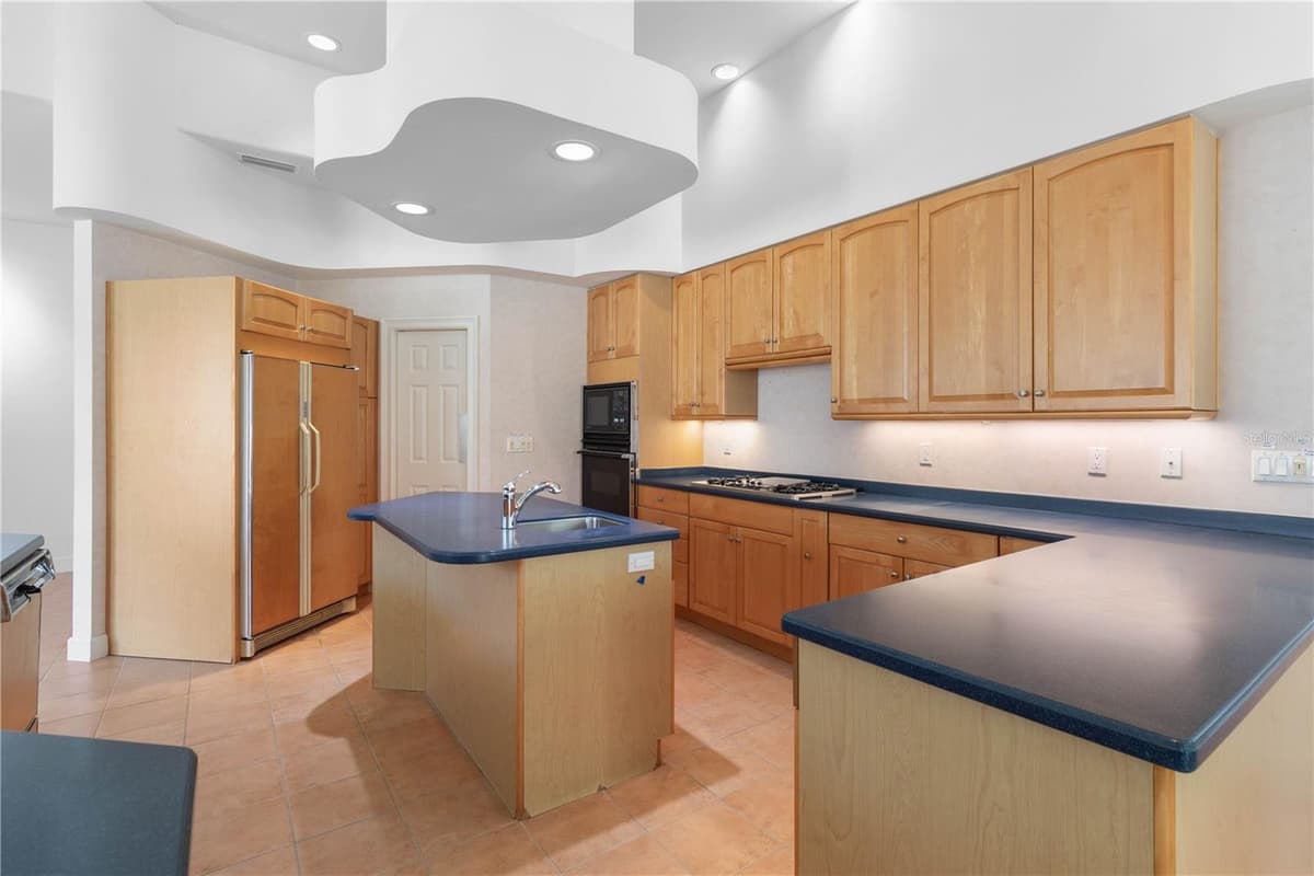 1 CAPRI COURT — photo 16 of 86