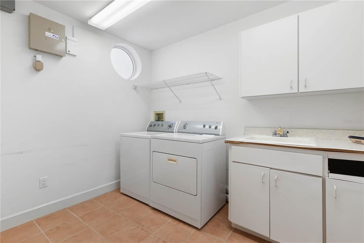 1 CAPRI COURT — photo 23 of 86
