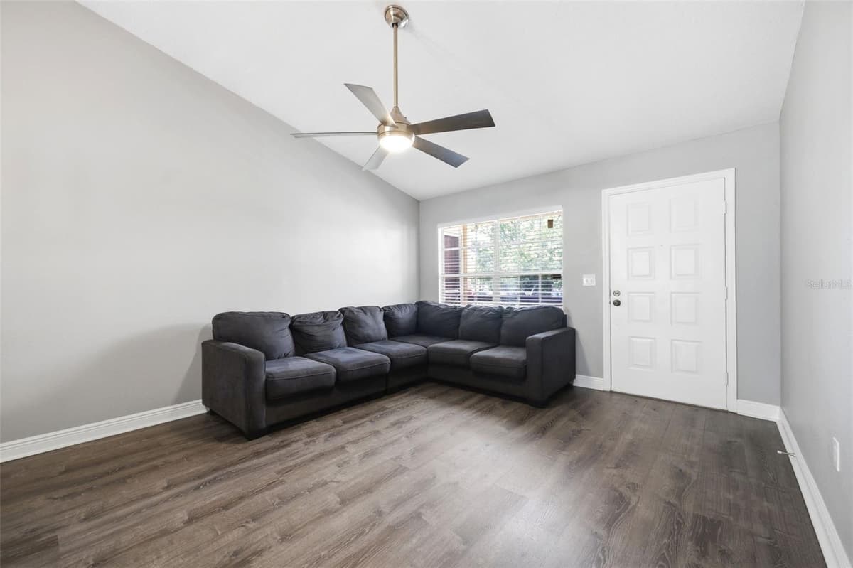 7807 HARDWICK DRIVE — photo 4 of 25