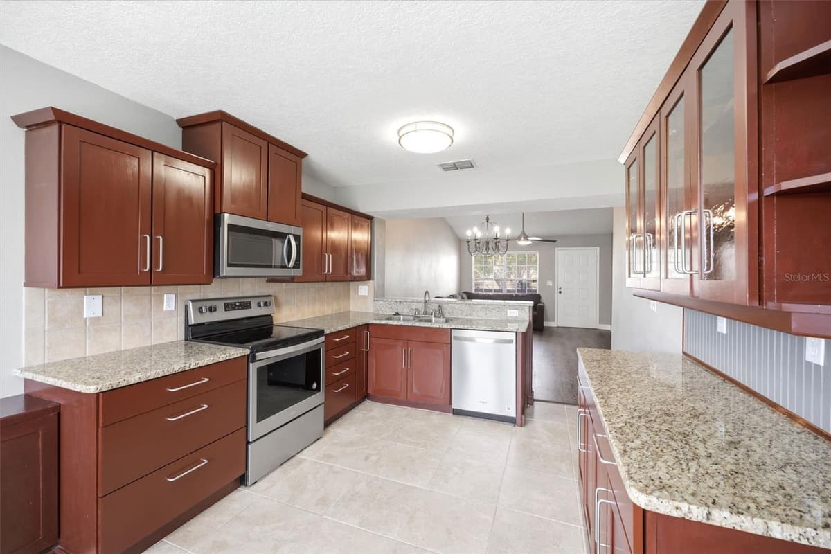 7807 HARDWICK DRIVE — photo 8 of 25