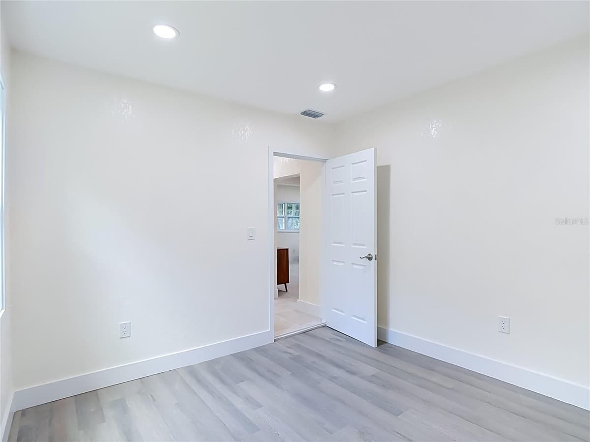 8010 13TH STREET — photo 32 of 43