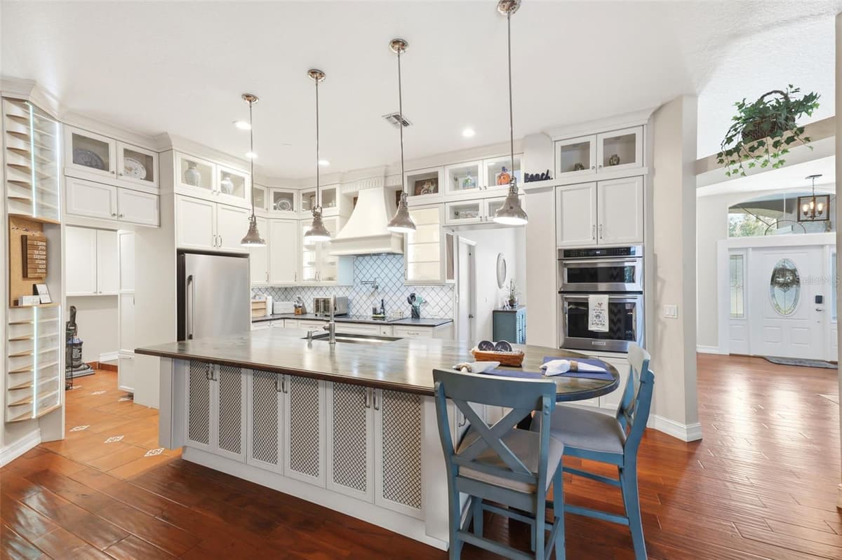 4710 BASSWOOD STREET — photo 9 of 73