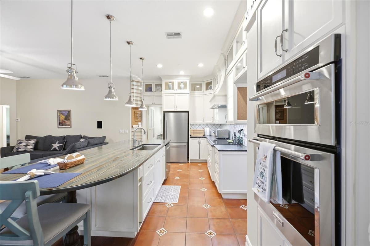 4710 BASSWOOD STREET — photo 8 of 73