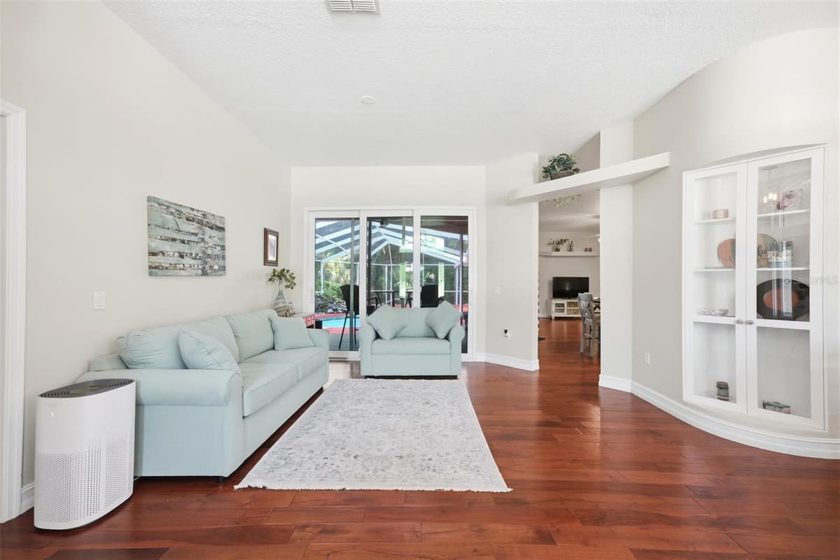 4710 BASSWOOD STREET — photo 4 of 73