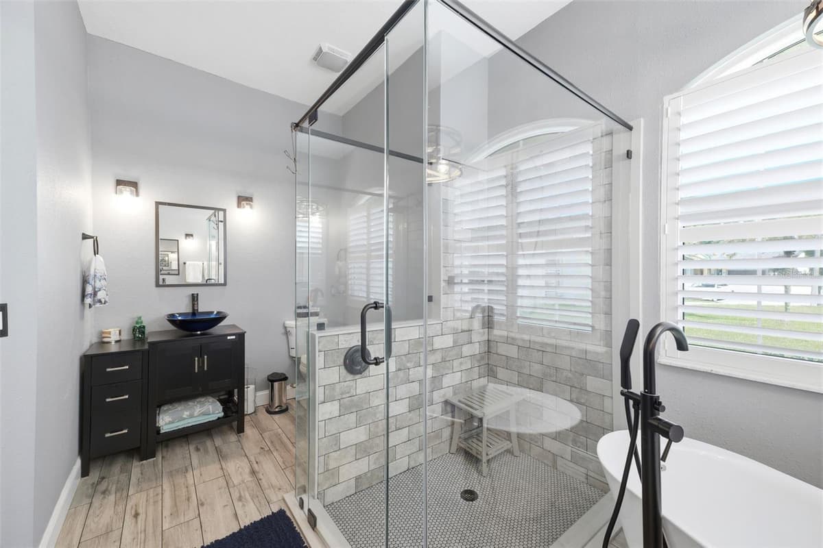 4710 BASSWOOD STREET — photo 15 of 73