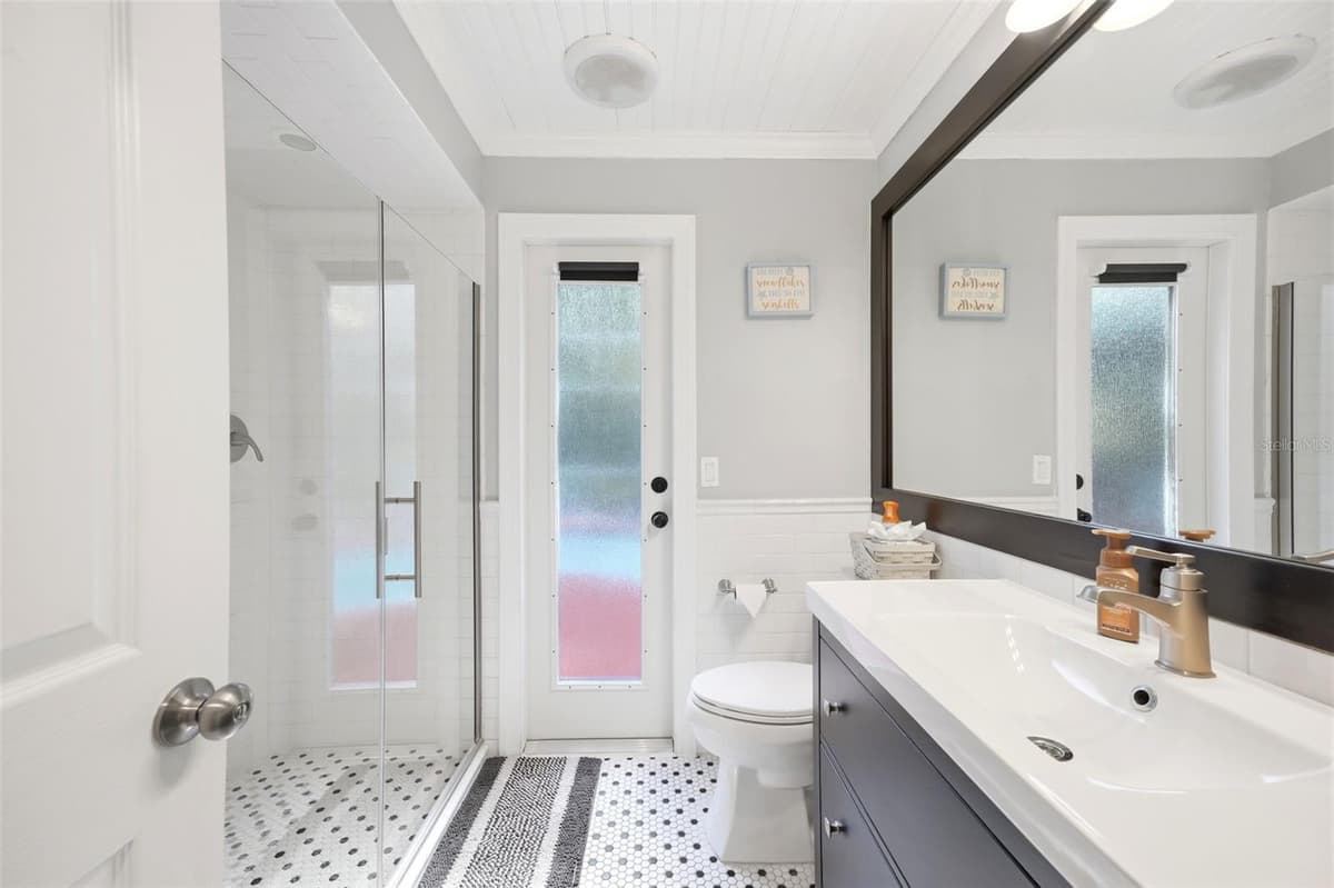 4710 BASSWOOD STREET — photo 17 of 73