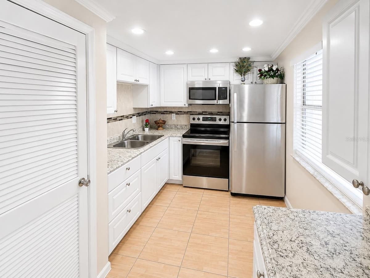 946 VIRGINIA STREET — photo 9 of 10