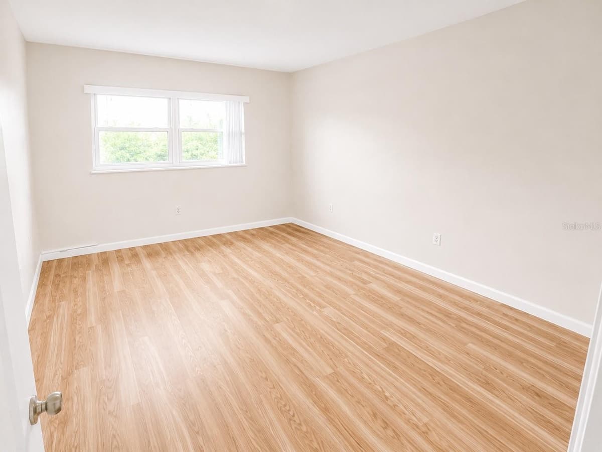 946 VIRGINIA STREET — photo 7 of 10