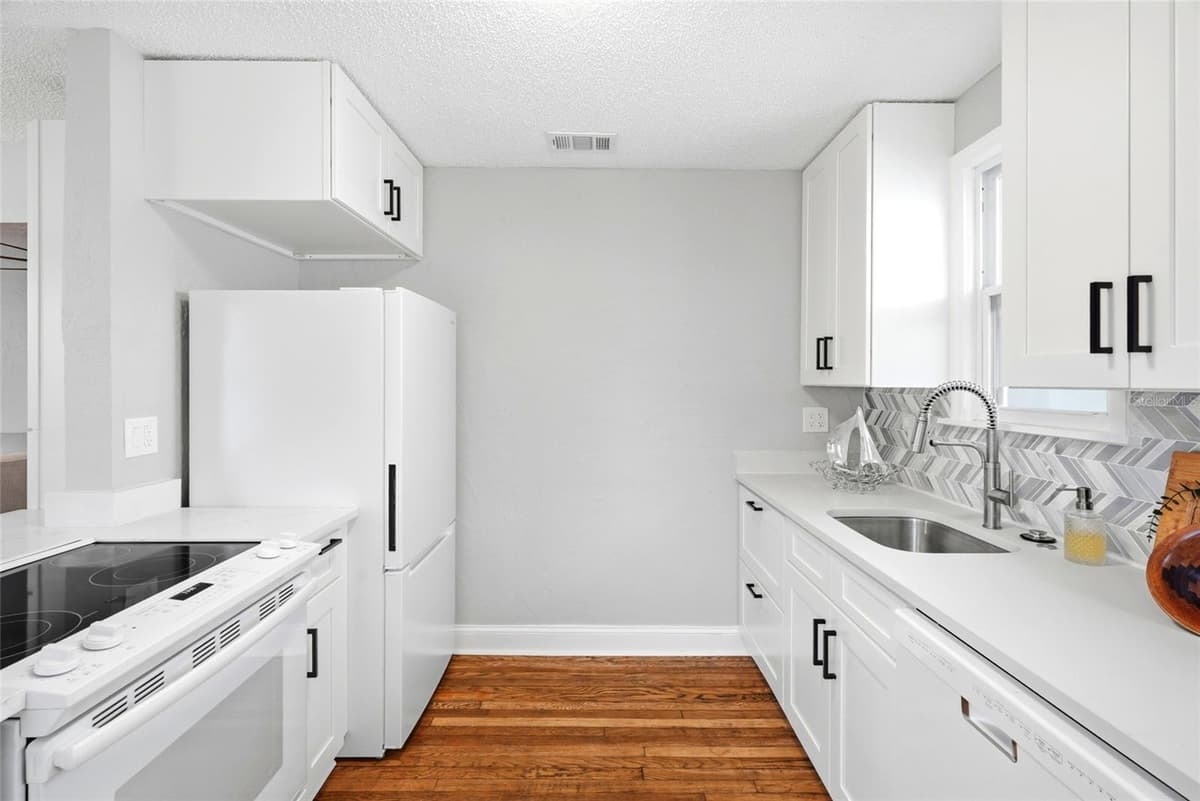 5016 DARTMOUTH AVENUE — photo 12 of 31