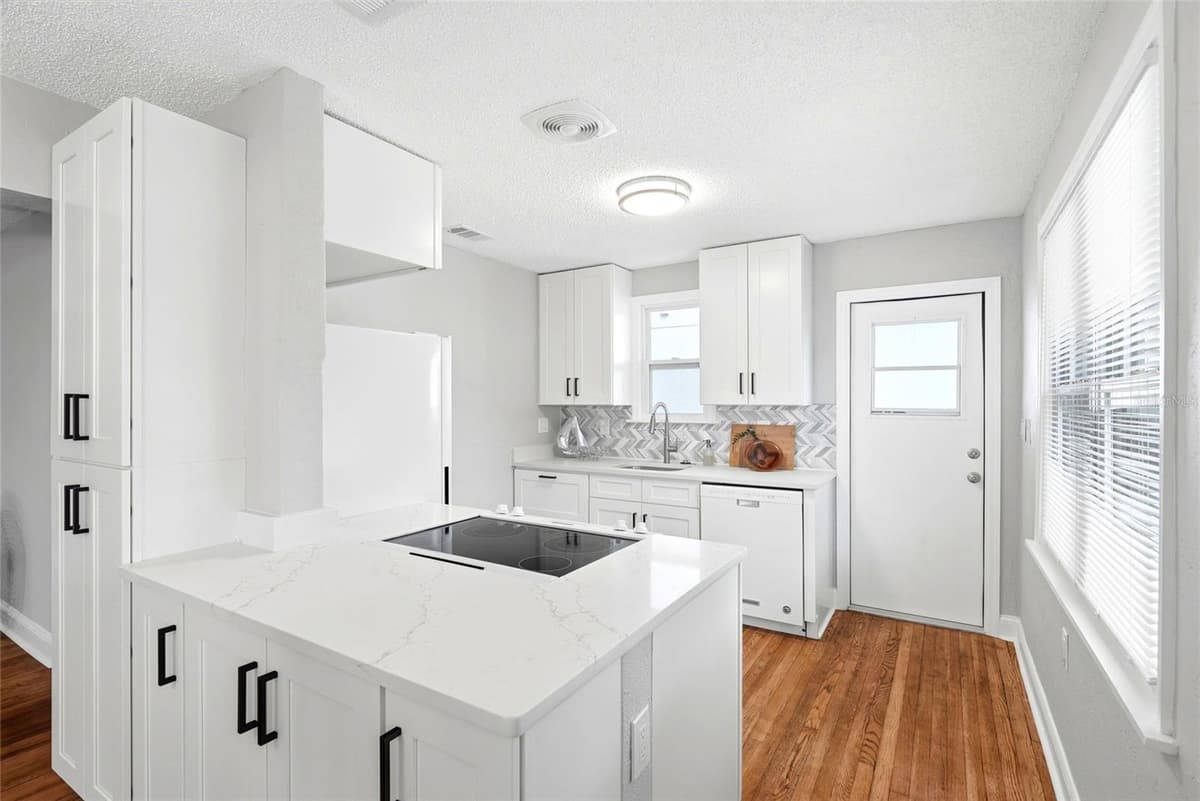 5016 DARTMOUTH AVENUE — photo 4 of 31