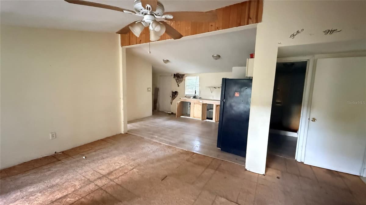 6408 WOODSMAN DRIVE — photo 3 of 9