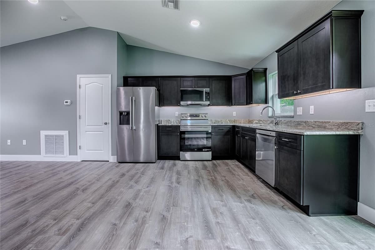 557 COUNTY ROAD 487 — photo 5 of 13