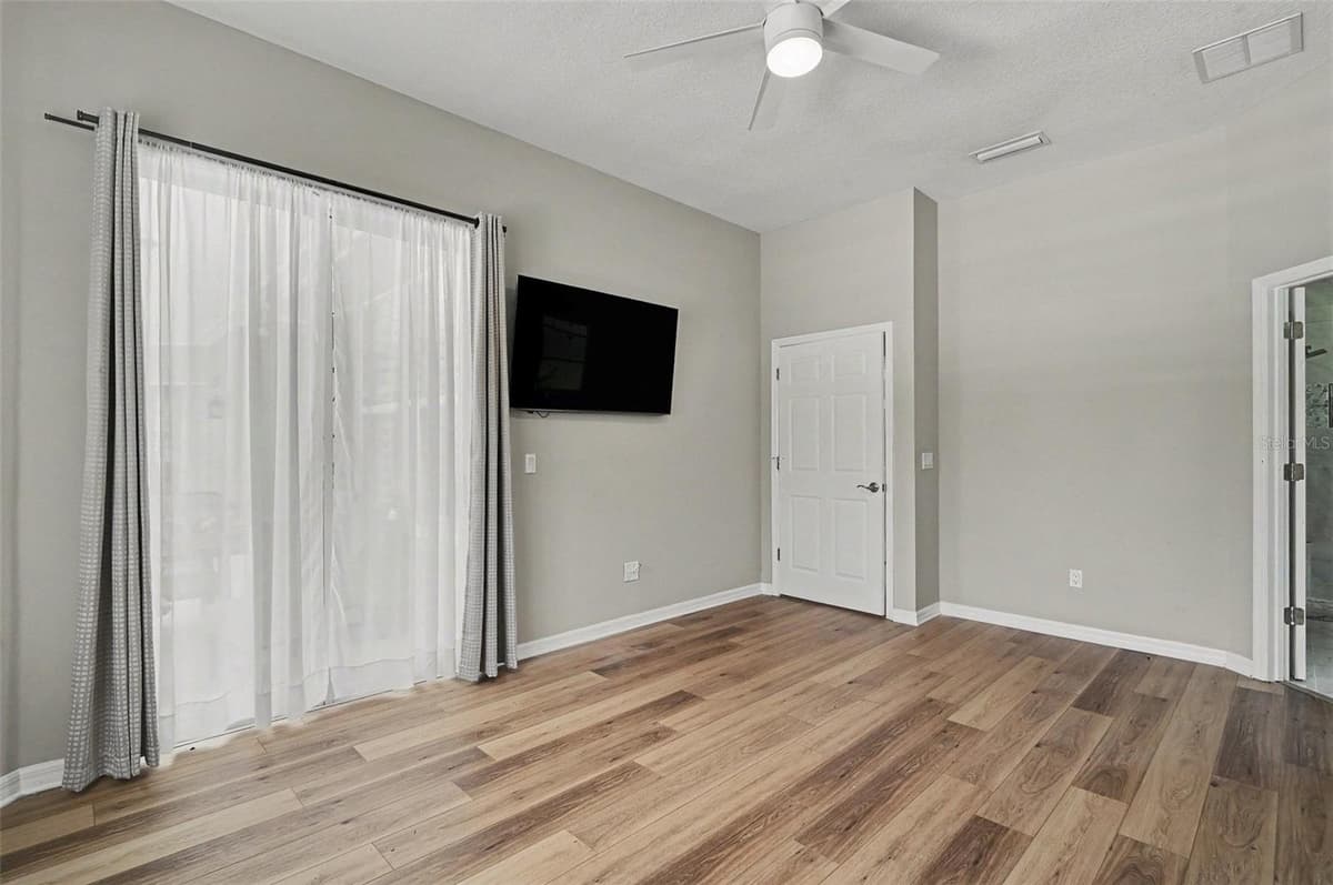 1236 HAWTHORNE COVE DRIVE — photo 16 of 32