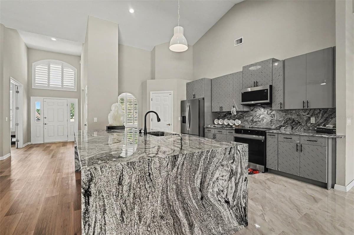 1236 HAWTHORNE COVE DRIVE — photo 3 of 32