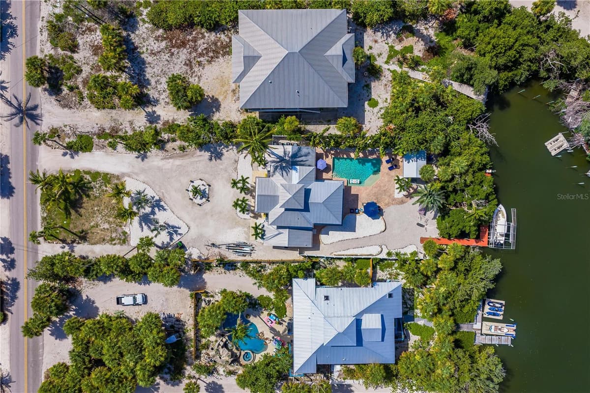 550 GULF BOULEVARD — photo 4 of 84