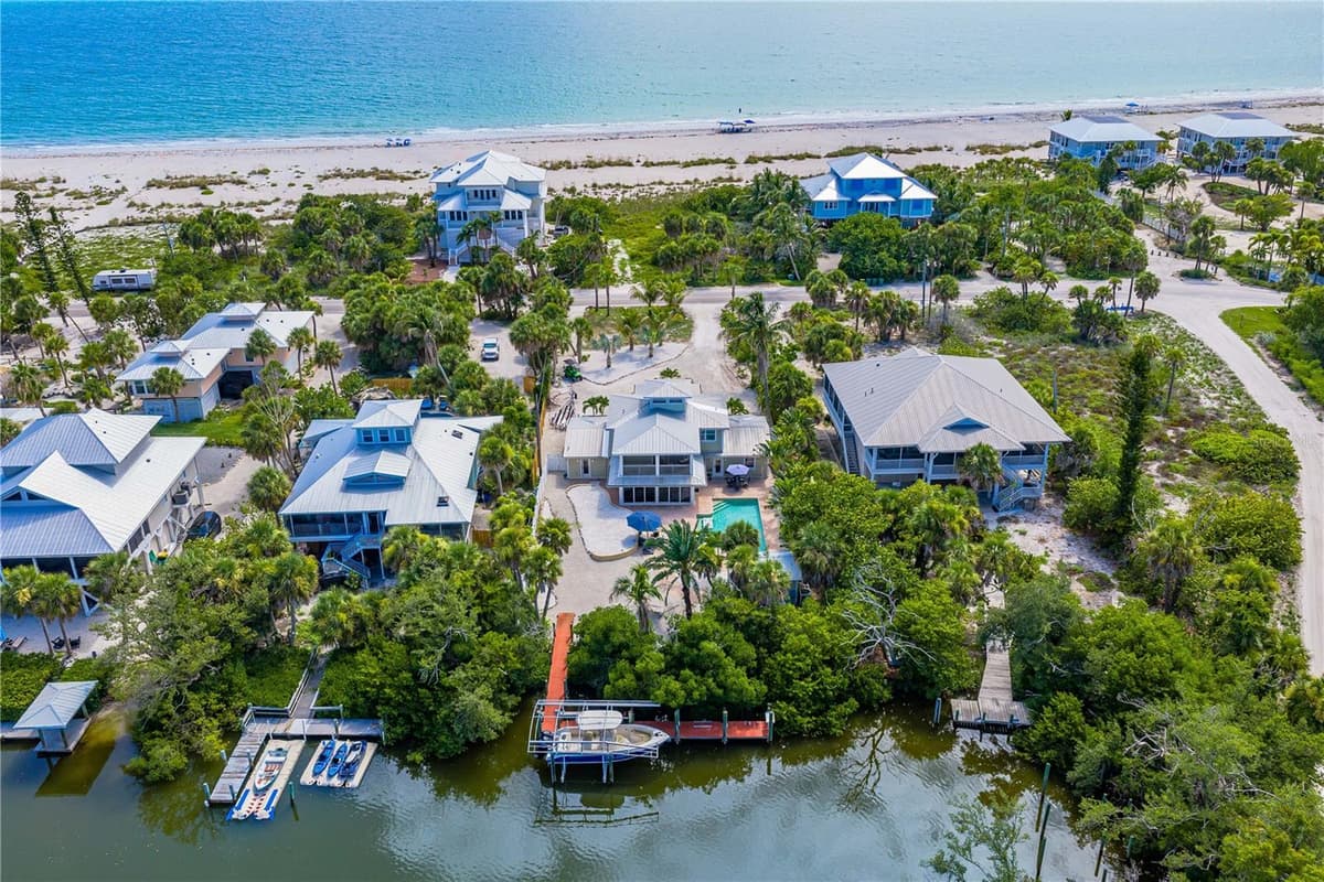 550 GULF BOULEVARD — photo 69 of 84