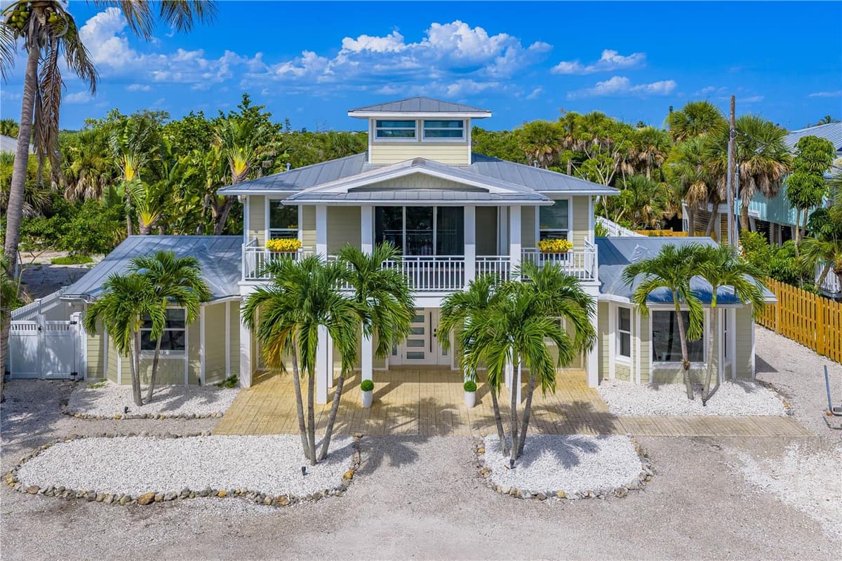 550 GULF BOULEVARD — photo 1 of 84