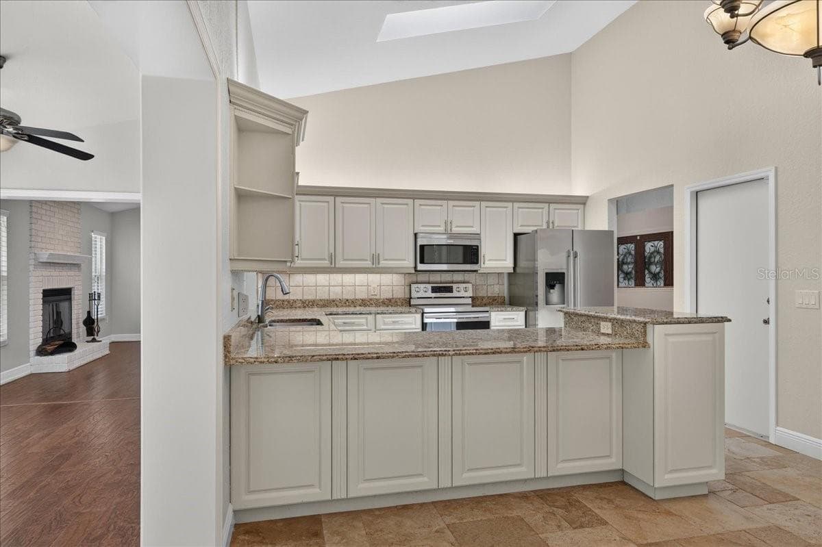 16754 CROSSBILL COURT — photo 12 of 59