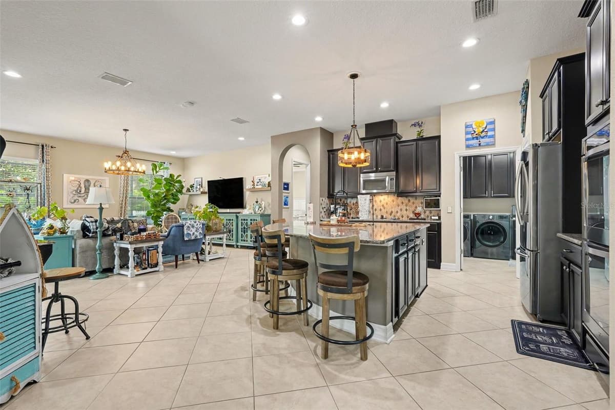 7110 REDROOT COURT — photo 9 of 33