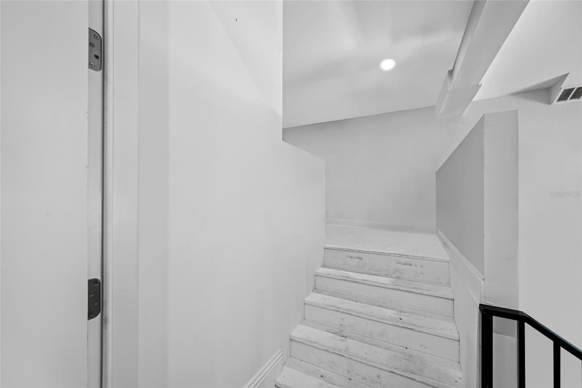 2623 PARKVIEW STREET — photo 11 of 98