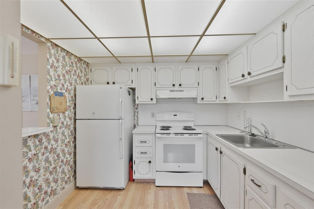 1811 BEDFORD LANE — photo 19 of 48