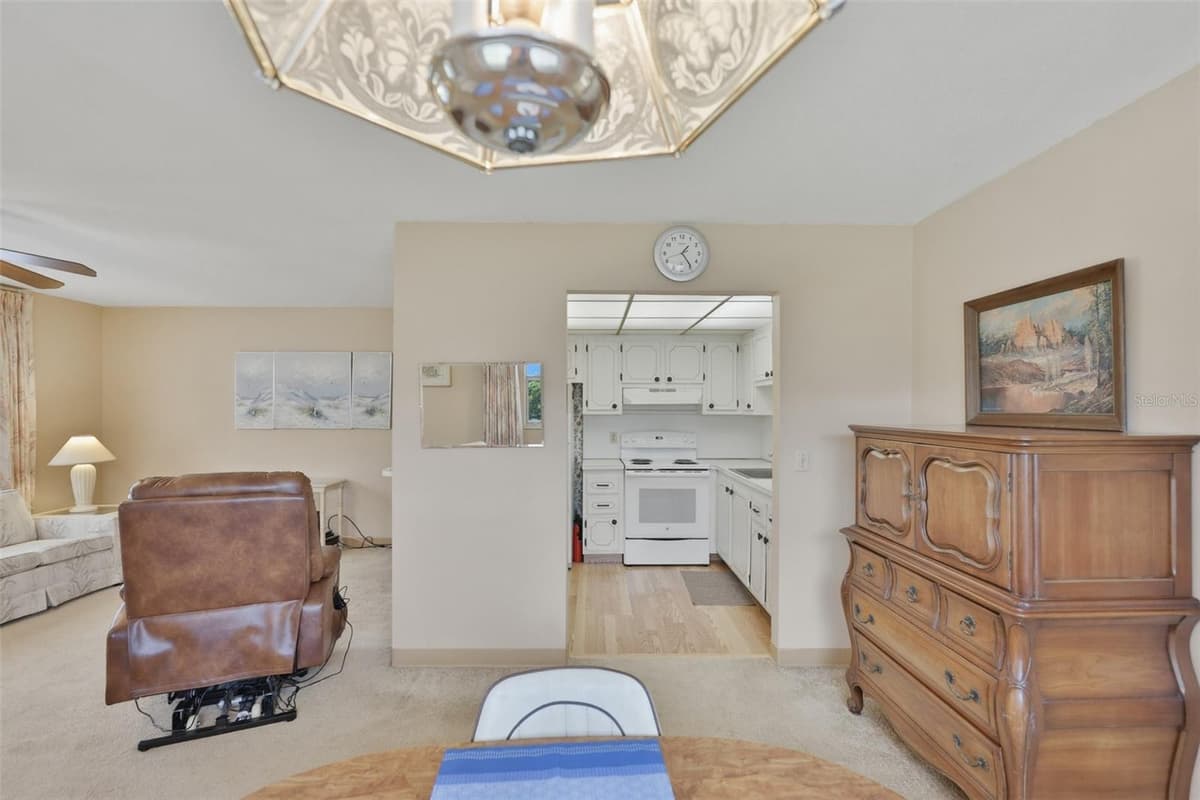 1811 BEDFORD LANE — photo 16 of 48