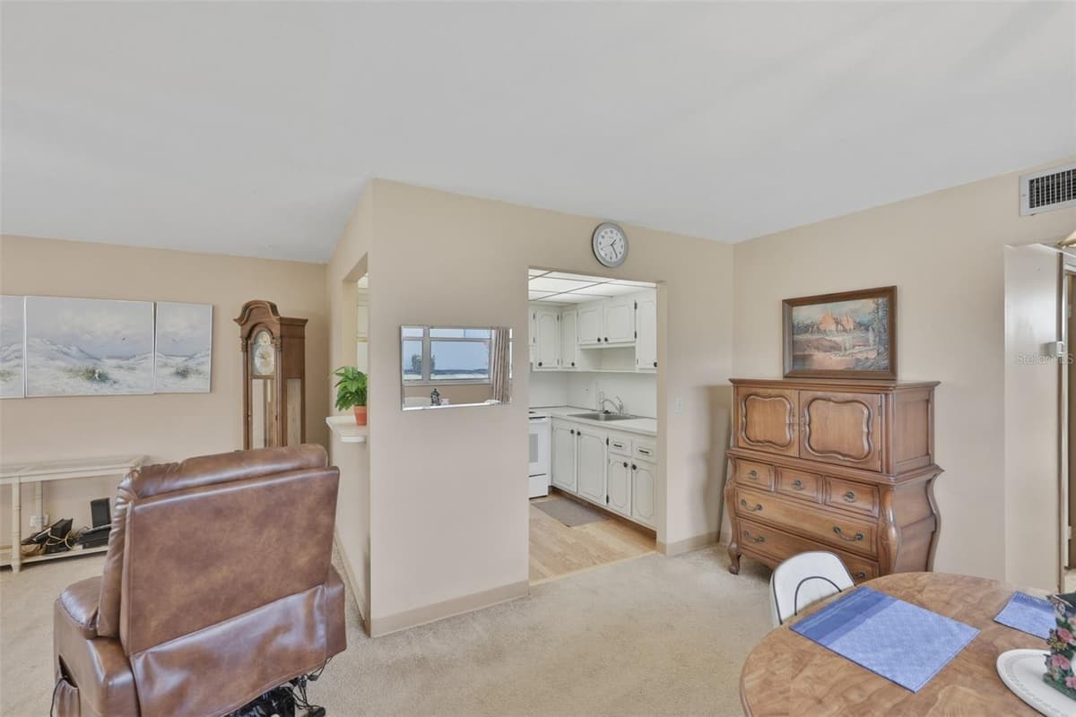 1811 BEDFORD LANE — photo 17 of 48