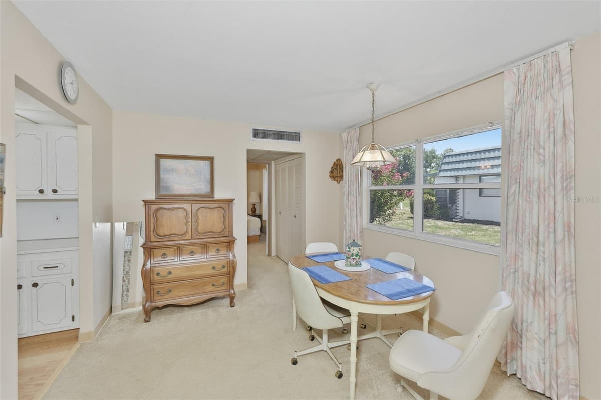 1811 BEDFORD LANE — photo 3 of 48