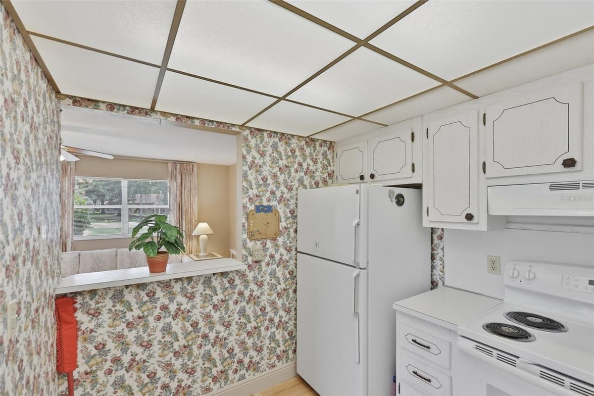 1811 BEDFORD LANE — photo 21 of 48