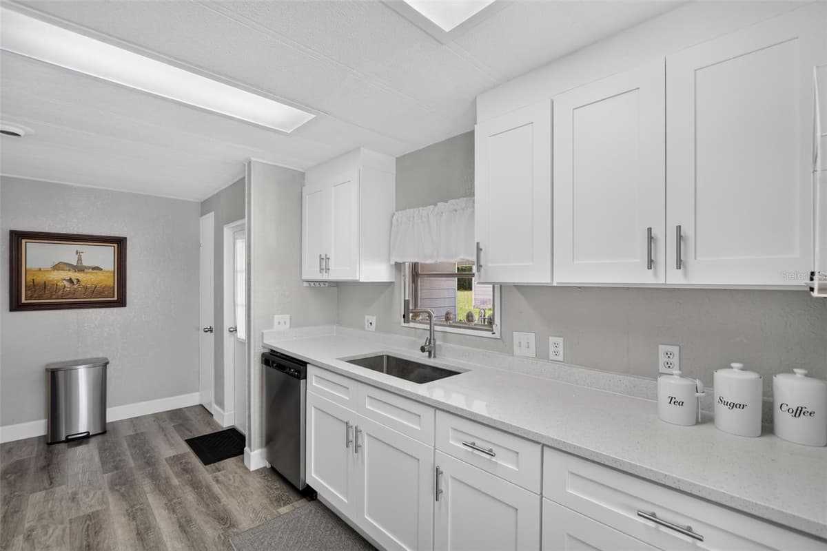 3712 CITRUS CIRCLE — photo 4 of 40
