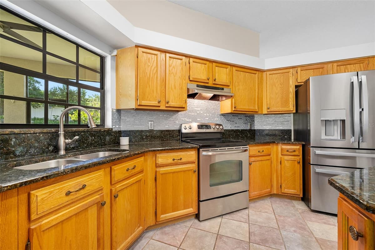 1837 GLANCY DRIVE — photo 8 of 29
