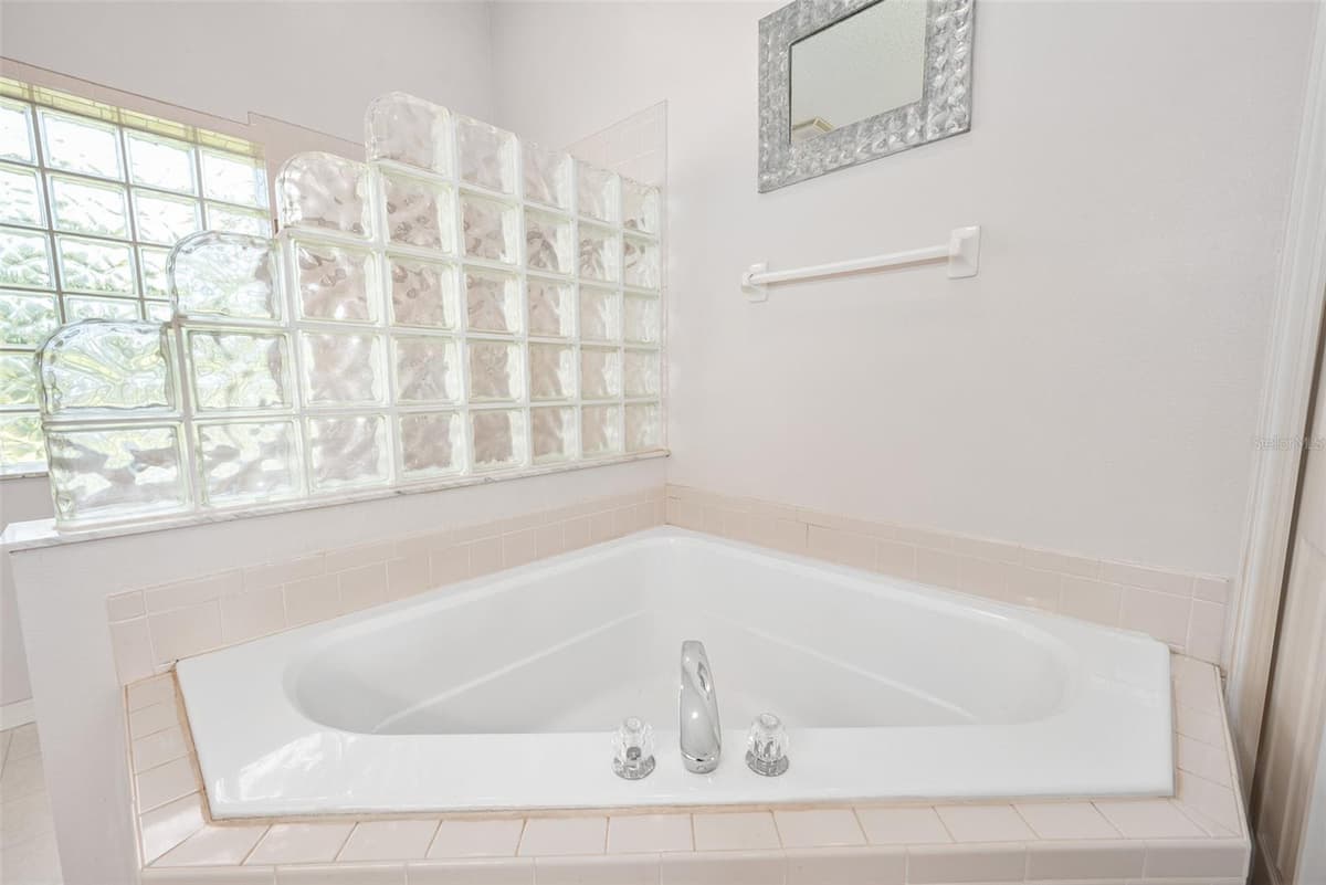 1837 GLANCY DRIVE — photo 18 of 29