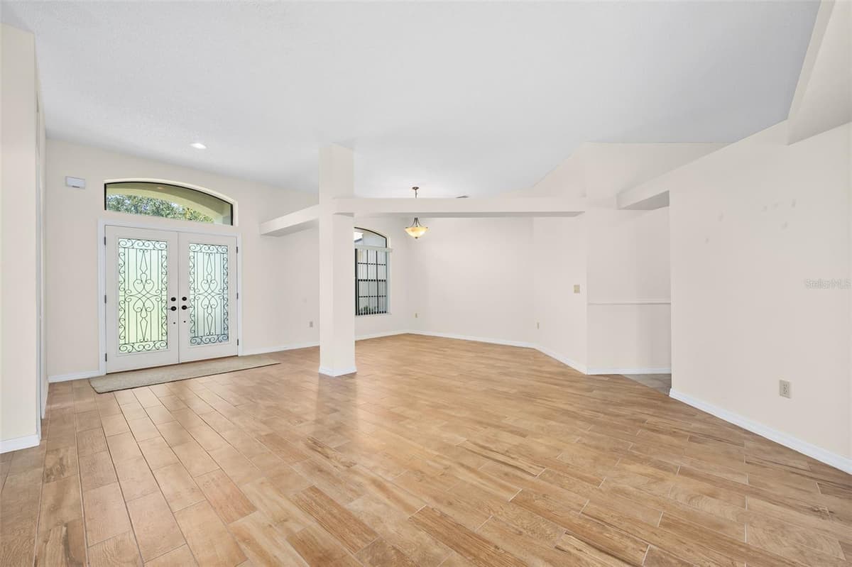 1837 GLANCY DRIVE — photo 3 of 29