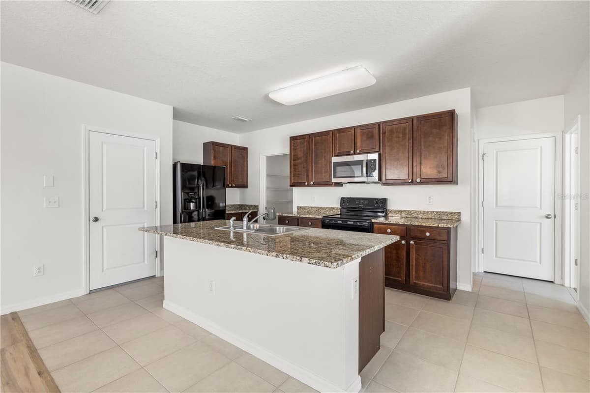7789 TUSCAN BAY CIRCLE — photo 13 of 74