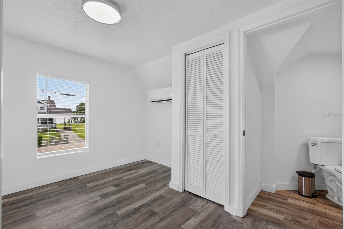 216 HALIFAX AVENUE — photo 21 of 40