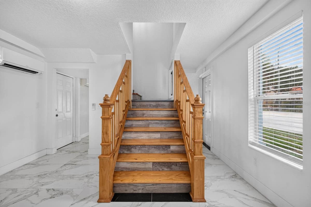 216 HALIFAX AVENUE — photo 18 of 40