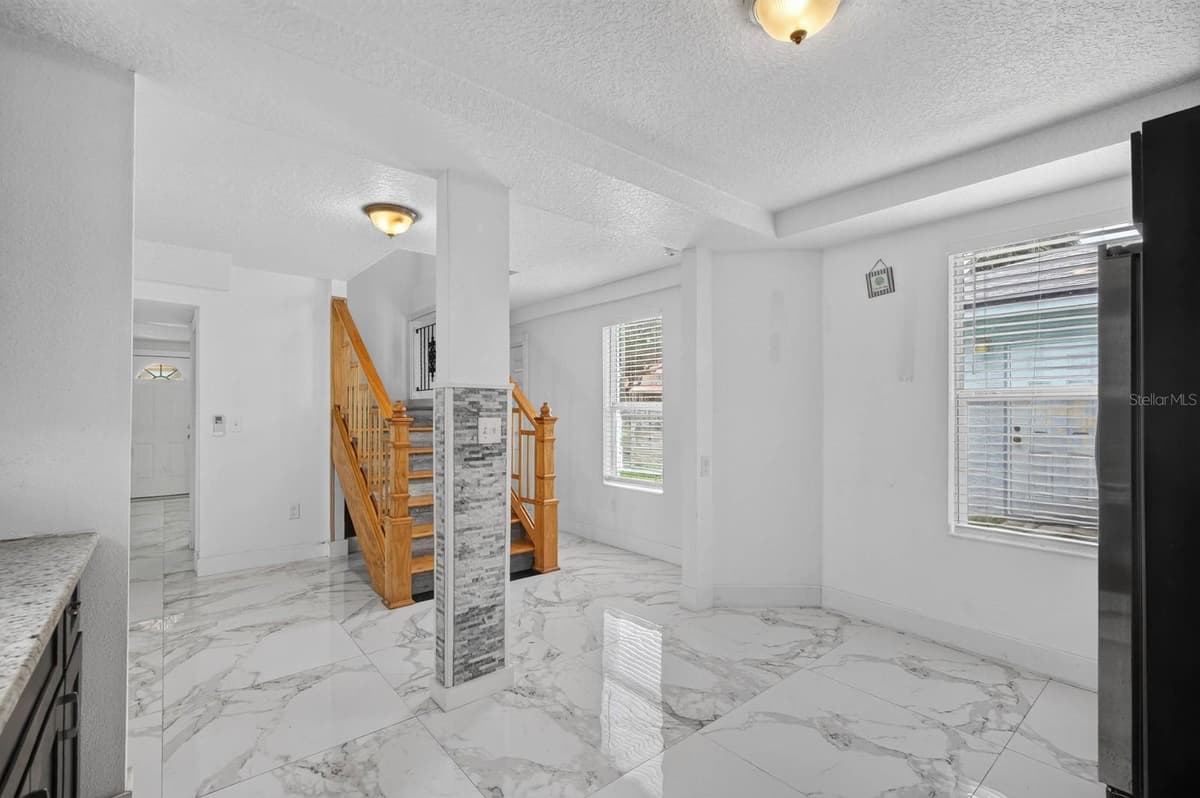 216 HALIFAX AVENUE — photo 16 of 40