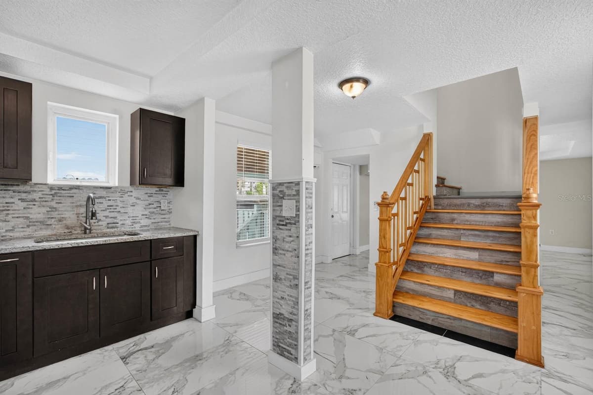 216 HALIFAX AVENUE — photo 15 of 40