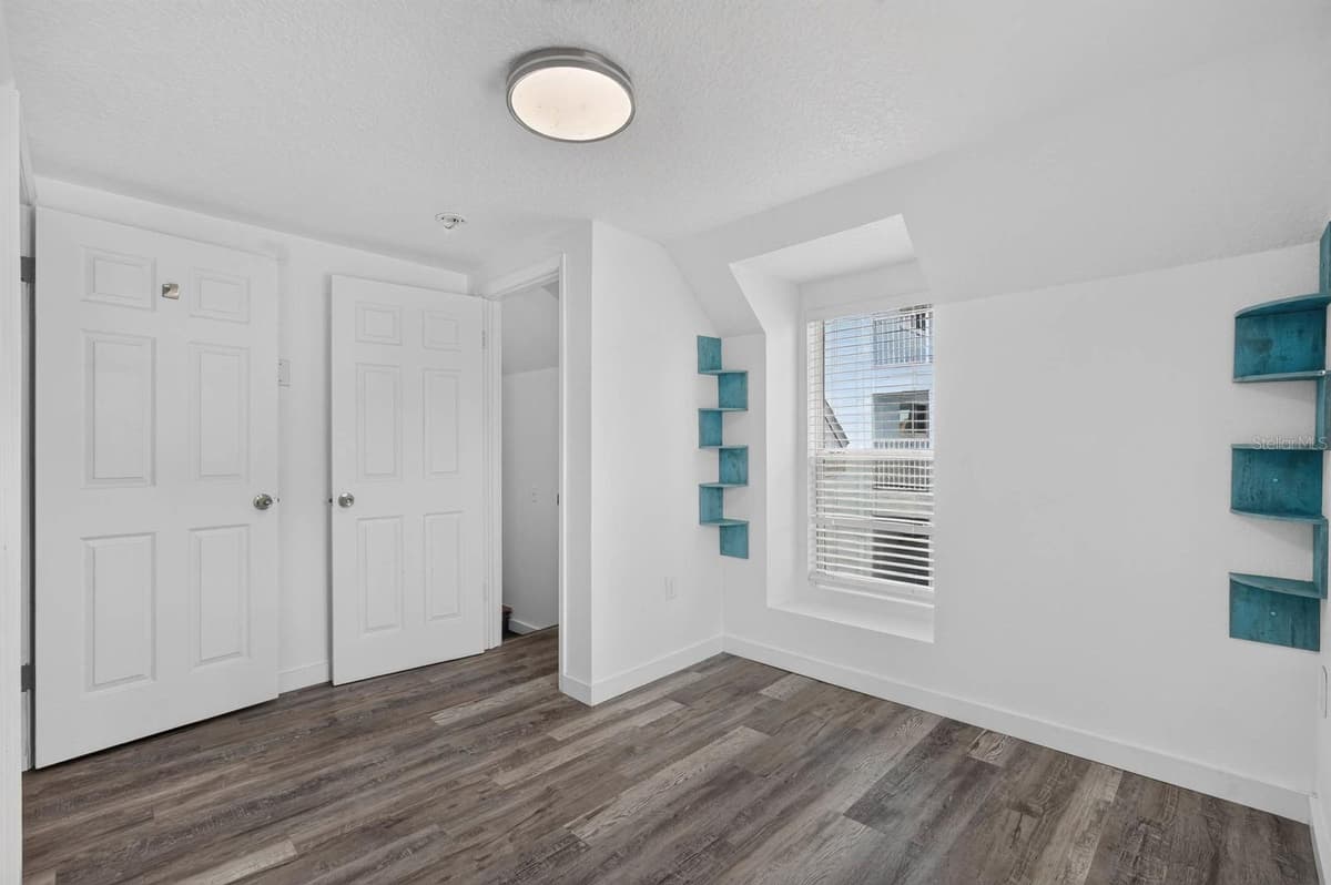 216 HALIFAX AVENUE — photo 20 of 40