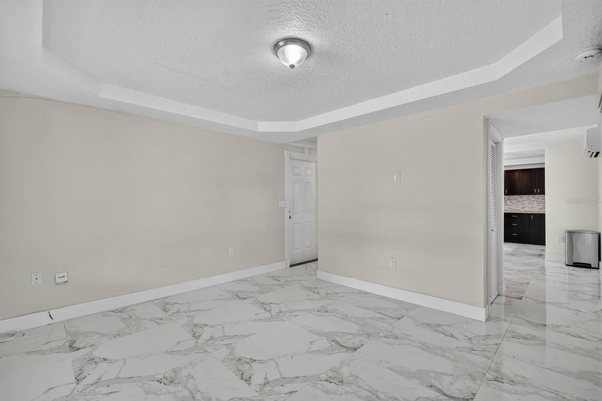 216 HALIFAX AVENUE — photo 10 of 40