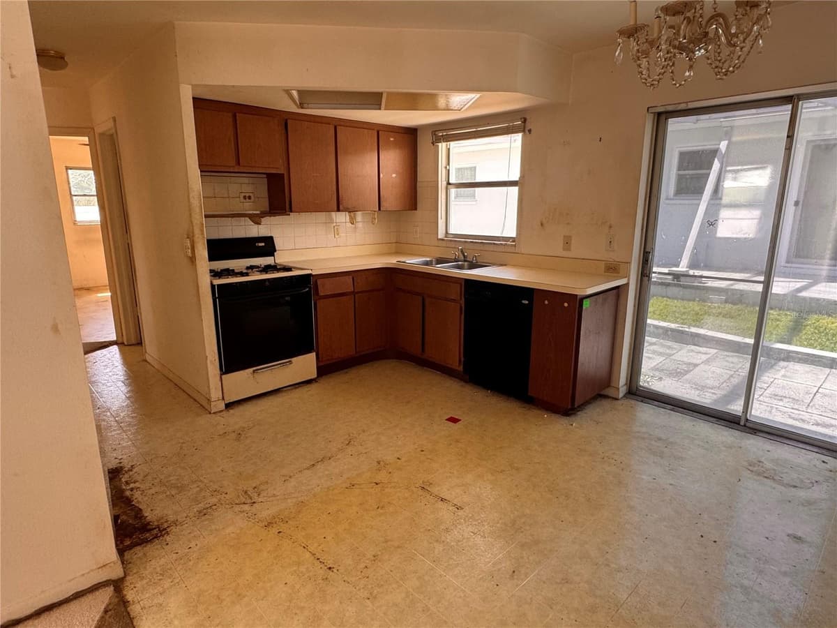 12400 PARK BOULEVARD — photo 5 of 18