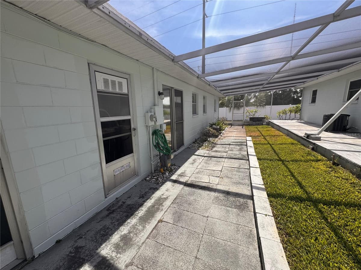 12400 PARK BOULEVARD — photo 12 of 18