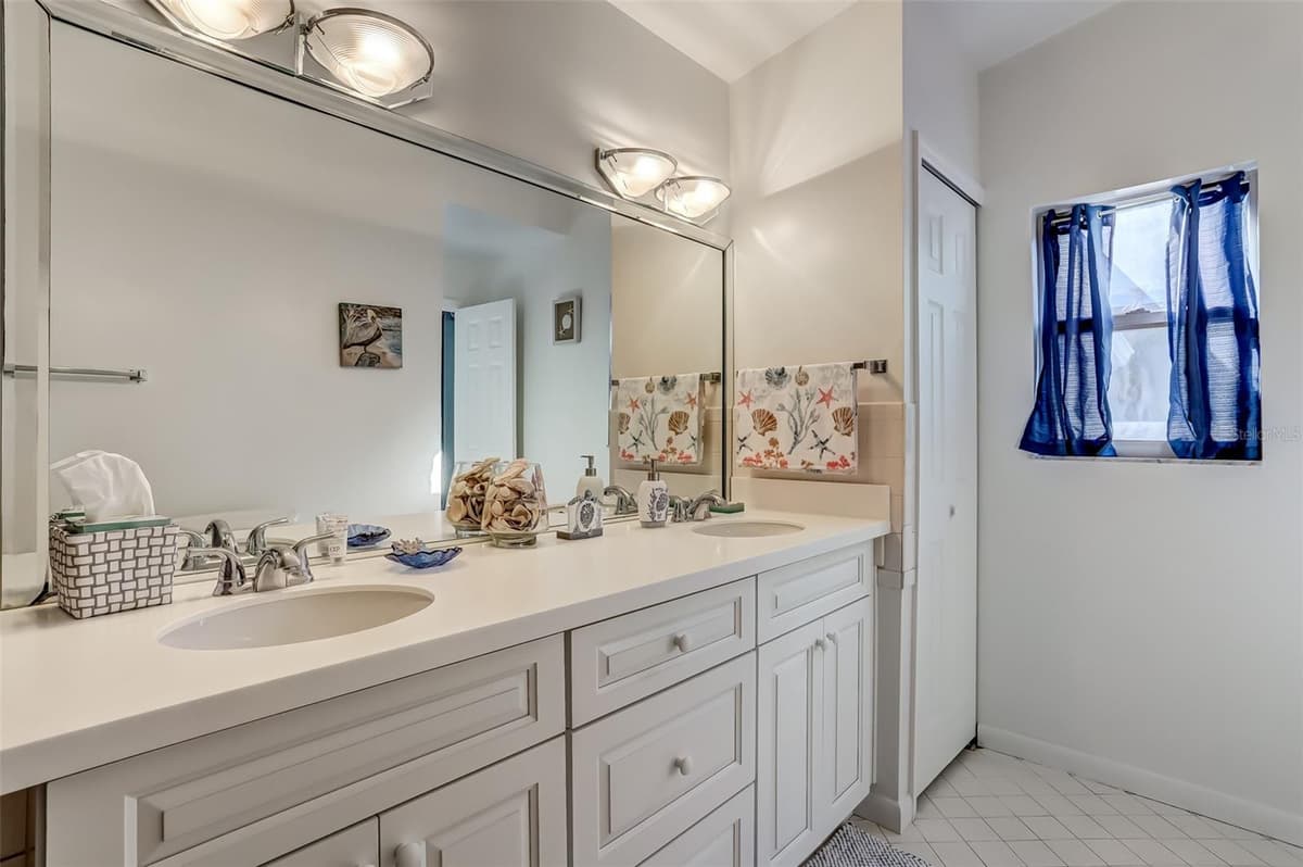 260 VENTURA ROAD — photo 32 of 40
