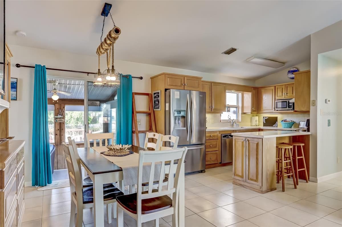 260 VENTURA ROAD — photo 14 of 40