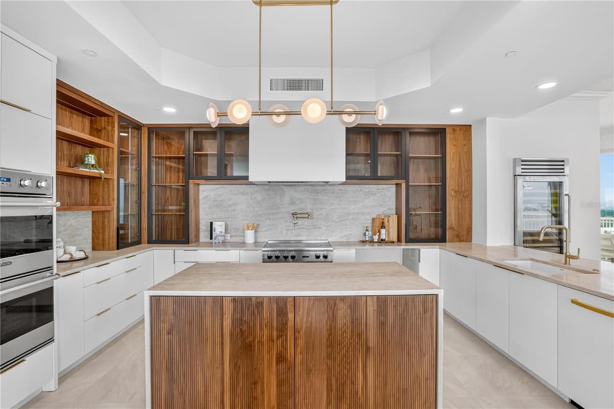 3507 BAYSHORE BOULEVARD — photo 7 of 33